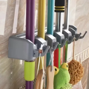 Organizador Escobas para Chile – ChickShop. Organizador de escobas y utensilios de aseo con ganchos ChickShop Chile.